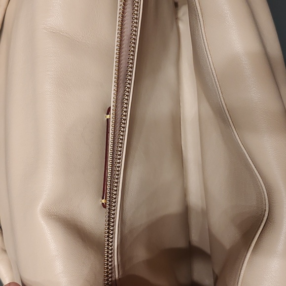 Coach Pillow Yabby 26 ***missing crossbody strap and coach leather tag w/blemish - Picture 12 of 16